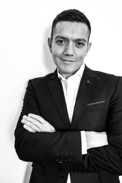 Klaudio Zefi - Agent